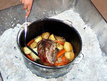 Camp oven cooking for grey nomads