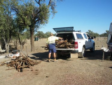 Grey nomads at Isisford